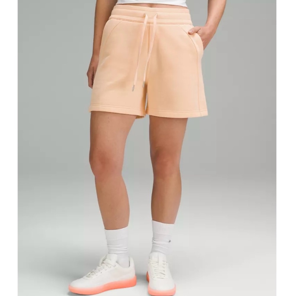 LULULEMON Scuba High-Rise Short 5". Peach Bellini.
Size 14